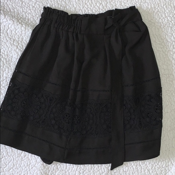 black mid-length skirt - Picture 1 of 4
